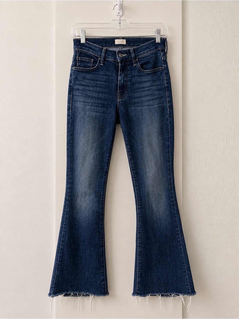 NWOT MOTHER The Weekender Fray Jeans Heirloom Wash Size 24 - Picture 2 of 5